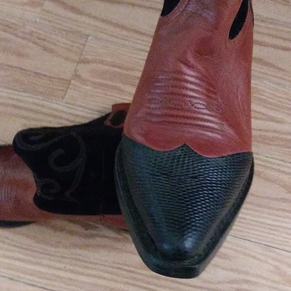 Boots - Picture 5 of 7
